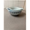Image 4 : Pyrex nesting bowls one has chip