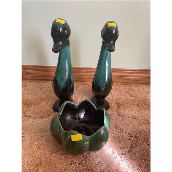 Assorted Collection Of Blue Mountain Decor - Matching Mallards & Serving Dish