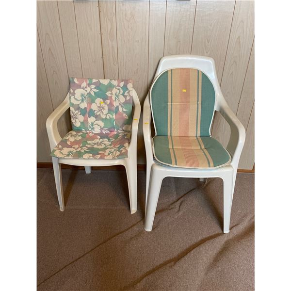 Set of 2 Patio Chairs & Seat Cushions