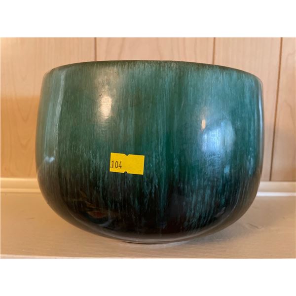 Blue Mountain Pottery 10Wx6H