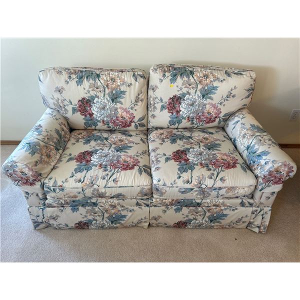 Floral Loveseat 59W x 36D x30T