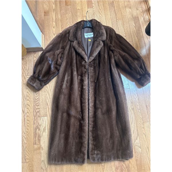 Trute Perfect Size Medium  Mink Coat Very Supple And Soft - Great Condition