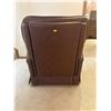Image 4 : Vintage Brown Leather Recliner 30w x38d x34h  Great Condition!