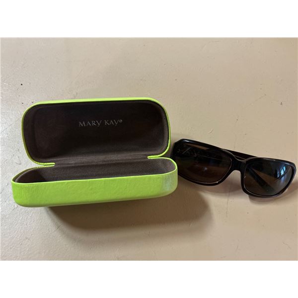 Woman's Mary Kay Sunglasses