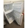 Image 2 : Frigidaire Fridge