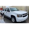 Image 2 : *R* 2011 CHEVROLET SUBURBAN, 4DR SUV, WHITE, VIN 1GNWKLEG9BR124639,