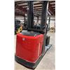 Image 2 : RAYMOND 550-OPC30TT 3 STAGE 3000 LBS CAPACITY 240" MAST HEIGHT 24V ELECTRIC STAND UP ORDER PICKER