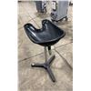 Image 2 : BLACK COMMERCIAL SINGLE PEDESTAL HAIR WASHING SINK