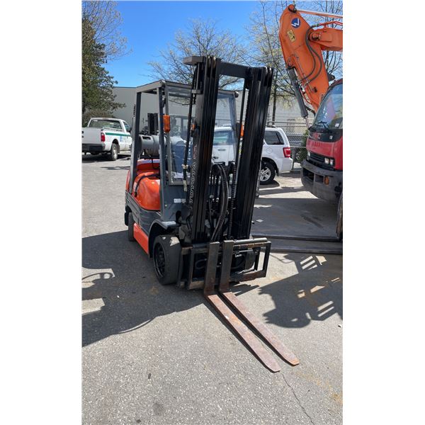 TOYOTA FORKLIFT, MODEL 25, ORANGE, SERIAL# 61695,