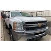 Image 2 : *R* 2011 CHEVROLET SILVERADO 3500 HD, 2DR EXTENDED CAB, WHITE, VIN 1GC5KZCG9BZ121301,