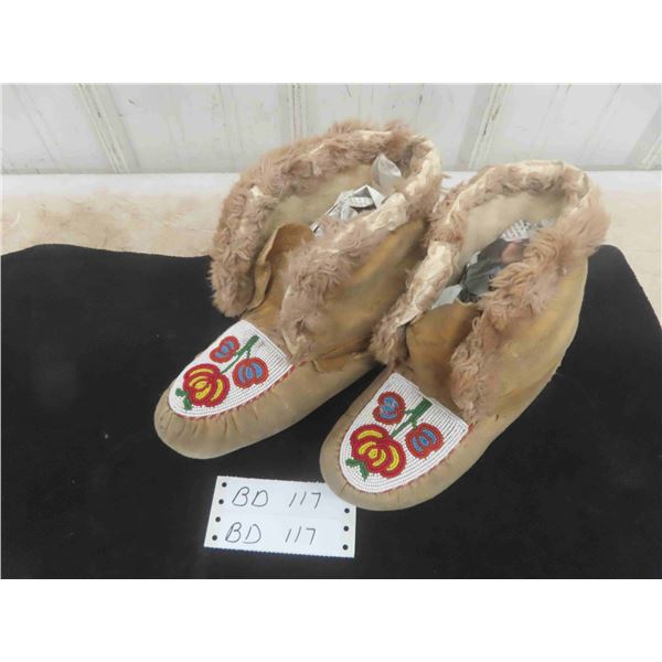 C1940 Very Unusual Cree First Nations Moccasins in Good Condition - Beadwork 