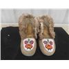 Image 8 : C1940 Very Unusual Cree First Nations Moccasins in Good Condition - Beadwork 