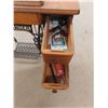 Image 12 : Singer Treadle Sewing Machine in Oak Cabinet