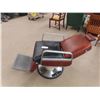 Image 6 : Belmont Barber/ Hair Dressing Chair - Electric Not Tested