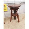 Image 4 : 2 Adjustable Wooden Stools