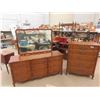 Image 1 : 2 Dressers ; 19" x 37" x 47" & 19" x 32" x 65" plus mirror 33" x 46" 