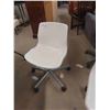 Image 3 : 2 Swivel Rolling Chairs