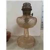 Image 2 : 2 Aladdin Lamps - only 1 chimney