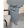 Image 3 : Quartet Duramax Collapsible Easel 41"x71"H w/ Stationary Upholstered Armchair