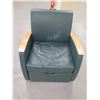 Image 9 : Reclining Padded Armchair w/ Pull Out Bed