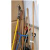Image 2 : BUNDLE OF GARDEN TOOLS