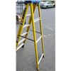 Image 3 : EAGLE FIBERGLASS 5 FT A-FRAME LADDER