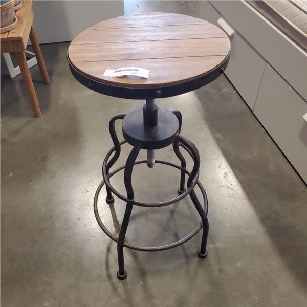 METAL SWIVEL STOOL