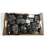 Image 1 : TRAY OF ASSORTED VINTAGE CAMERAS