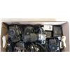 Image 2 : TRAY OF ASSORTED VINTAGE CAMERAS