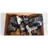 Image 1 : TRAY OF ASSORTED VINTAGE 35MM CAMERAS