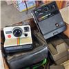 Image 2 : BOX OF VINTAGE POLAROID CAMERAS