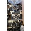 Image 2 : TRAY OF ASSORTED VINTAGE 35MM CAMERAS
