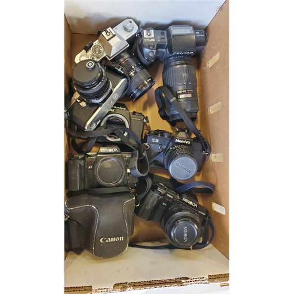 TRAY OF ASSORTED VINTAGE 35MM CAMERAS