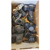 Image 1 : TRAY OF ASSORTED VINTAGE 35MM CAMERAS