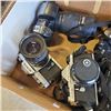 Image 3 : TRAY OF ASSORTED VINTAGE 35MM CAMERAS