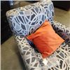 Image 2 : ARM CHAIR W/ THROW PILLOW