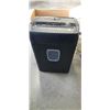 Image 2 : INSIGNIA 10 SHEET CROSS CUT SHREDDER