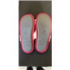 Image 3 : 4 BRAND NEW PAIRS PUDUS MEMORY FOAM SLIPPERS - SIZE SMALL/LADIES 5-7