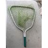 Image 2 : FISHING NET AND TACKLE BOX