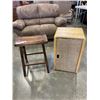 Image 1 : WICKER STORAGE TRUNK AND WOOD BAR STOOL