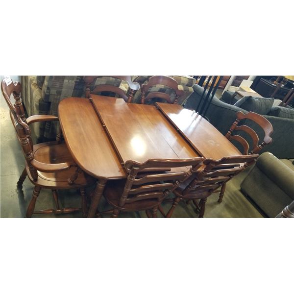 VILLAS MAPLE DINING TABLE W/ 2 LEAFS AND 6 CHAIRS