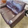 Image 2 : NATUZZI BROWN LEATHER LOVE SEAT RECLINER