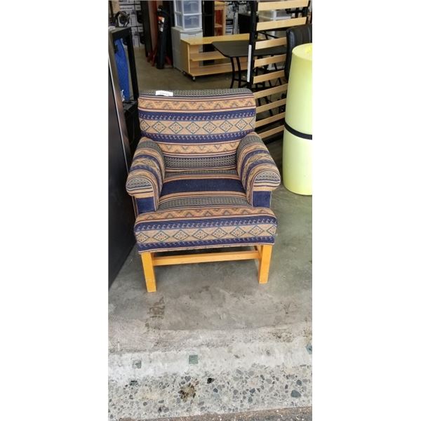 FABRIC ACCENT CHAIR