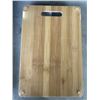 Image 3 : 2 BAMBOO BATHTRAYS AND 3PK BAMBOO CUTTING BOARDS