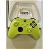 Image 2 : XBOX WIRELESS CONTROLLER ELECTRIC VOLT - TESTED WORKING