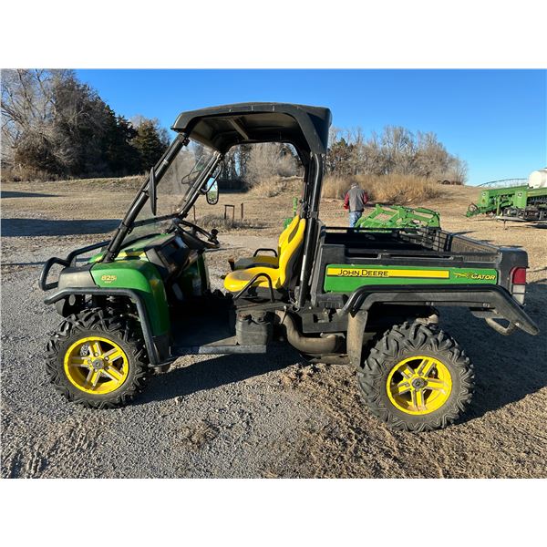 2011 JD 825i Gator