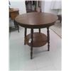 Image 1 : Solid Oak Round Table 26'' W x 29'' Tall