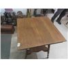 Image 2 : Oak Parlor Table 29'' x 24'' x 24'' 