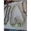 Image 3 : 4 Costume Jewelery Necklaces 