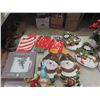 Image 5 : Quantity of Christmas Decorations: Fake Flowers, Dainty Trays, Ornaments, Plus